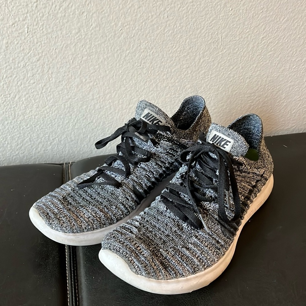 Size 7.5 women’s Nike fly knit